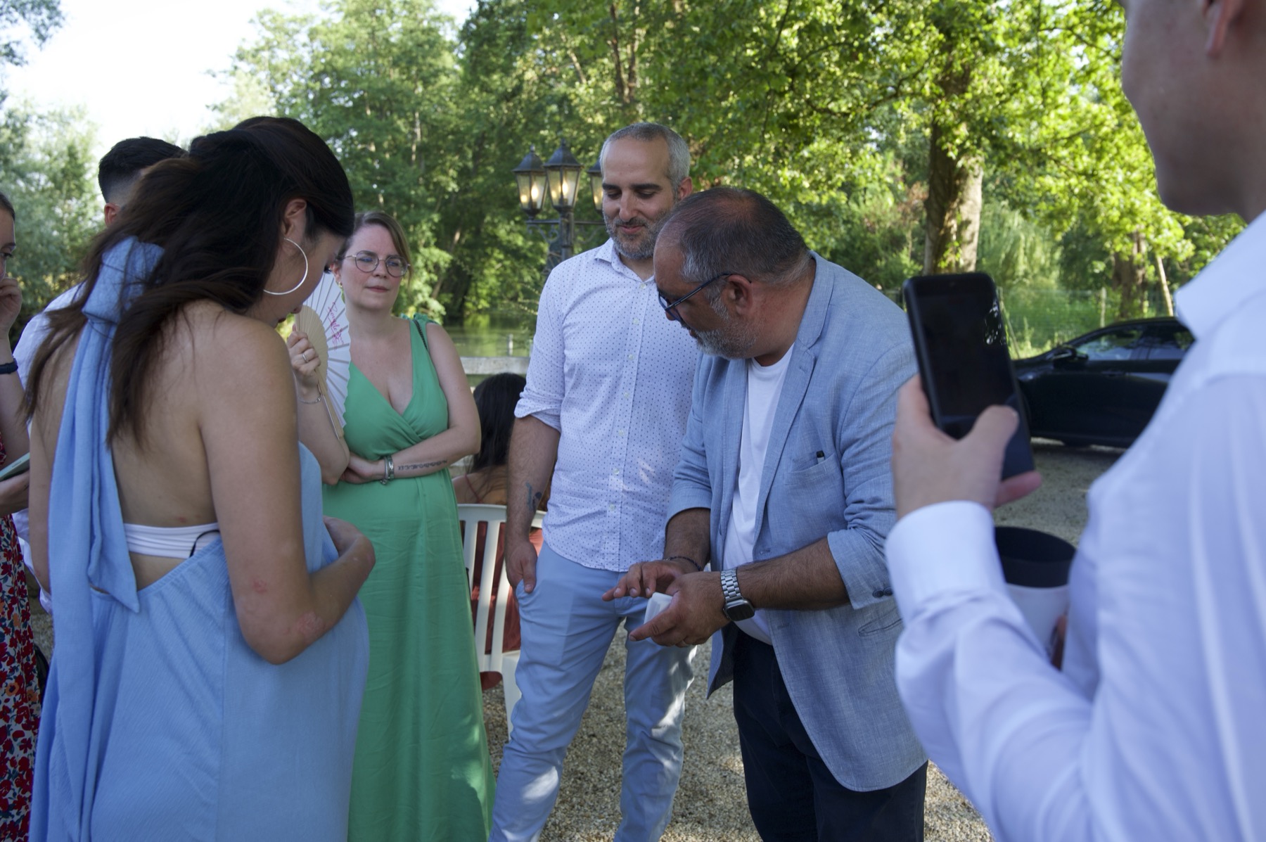 Animation magie lors d'un mariage en plein air